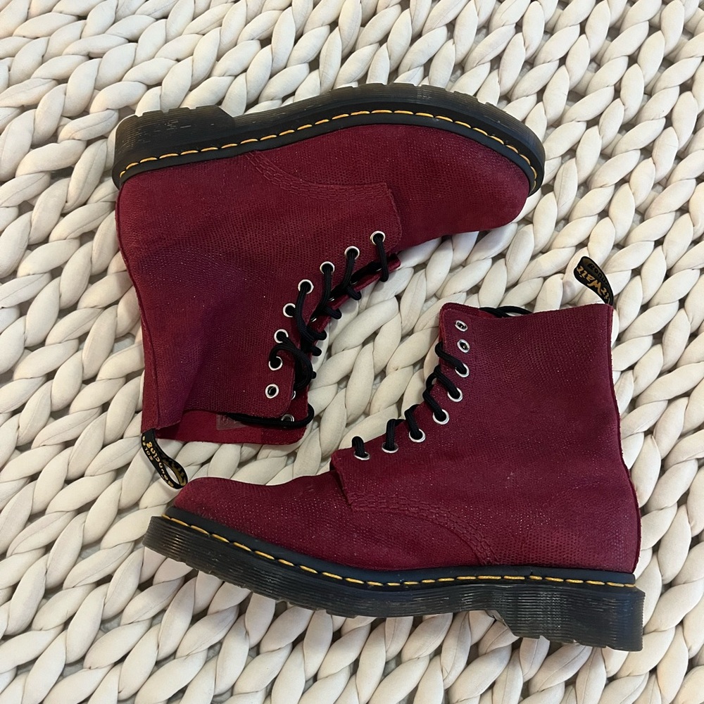 Dr. Martens 1460 Pascal 8-eye combat boots in a red fine glitter material Size 9